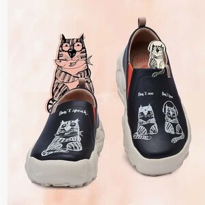 UIN Navy and Cream Cat Graphic Women's Sneakers